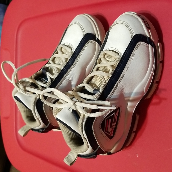 Fila unisex size 3 grant hill 2 sneakers white, navy and red